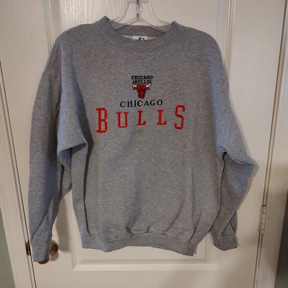 Vtg 90s Logo Athletic Embroidered Chicago Bulls Crewneck Gray Sweatshirt Size L - Picture 1 of 6